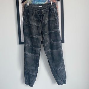 Aritzia Tna camouflage pants